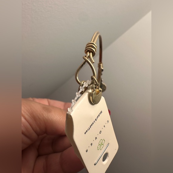 Elegant Gold Key Charm Bracelet with “Faith” Inscription - Picture 6 of 7